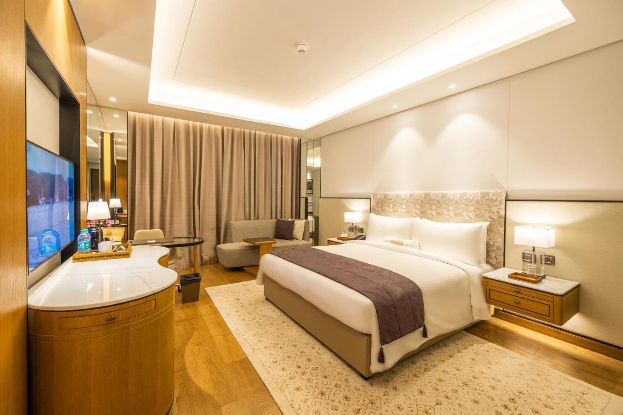 The Leela Bhartiya City Bengaluru Exterior photo