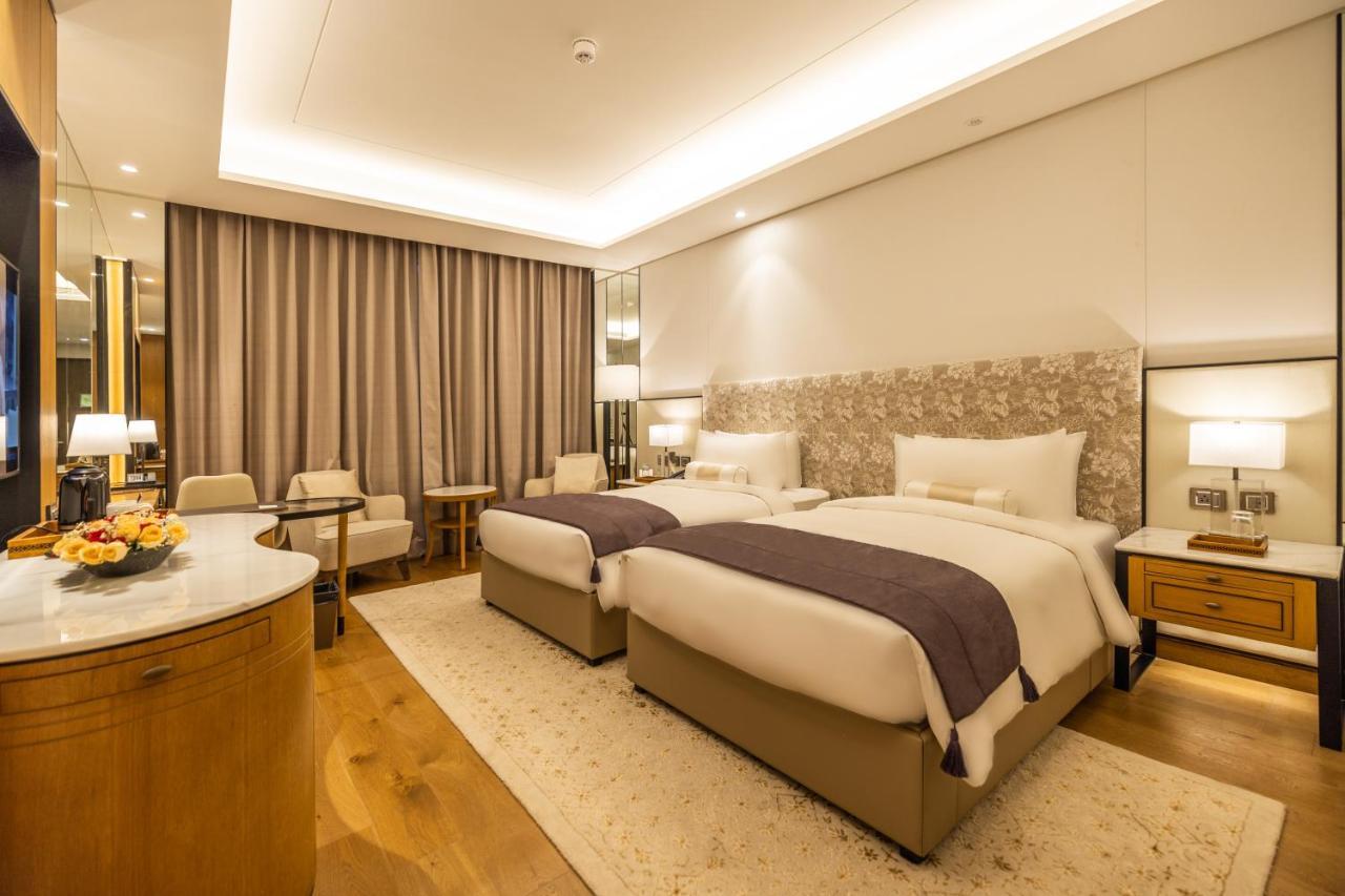 The Leela Bhartiya City Bengaluru Exterior photo